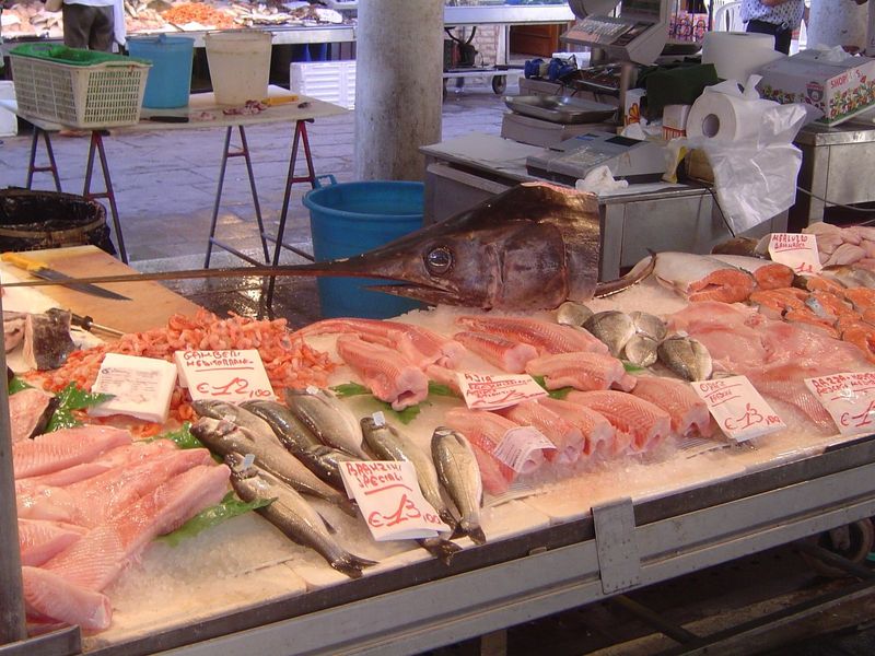 Are there supermarkets in Venice? Try finding the answer in your Michelin guide!