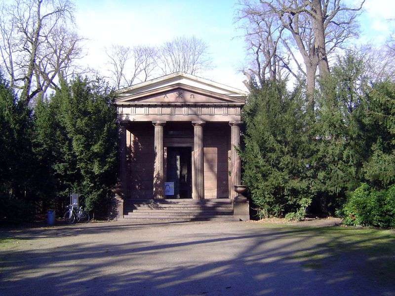 Off to one side of the garden is the Hohenzollern Mausoleum, built as a Doric temple in 1810. It was Schinkel's first work. Built originally