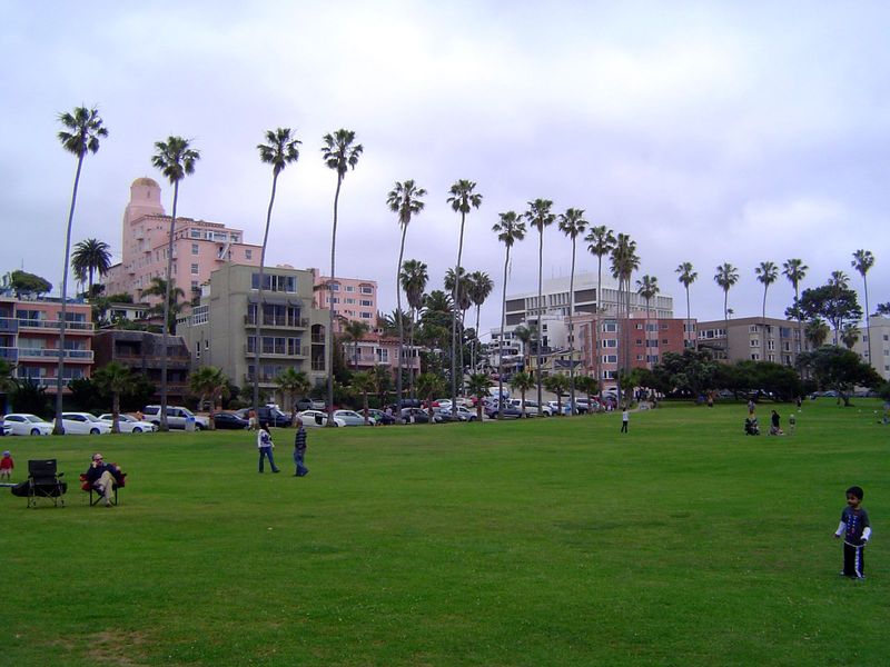 Just back from the water: Scripps Park and the pink La Jolla Inn.