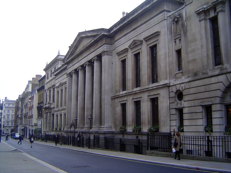 Opposite the Record Office, the "cool and correct" building of the Law Society stands on Chancery Lane. The central section is from 1832, wi
