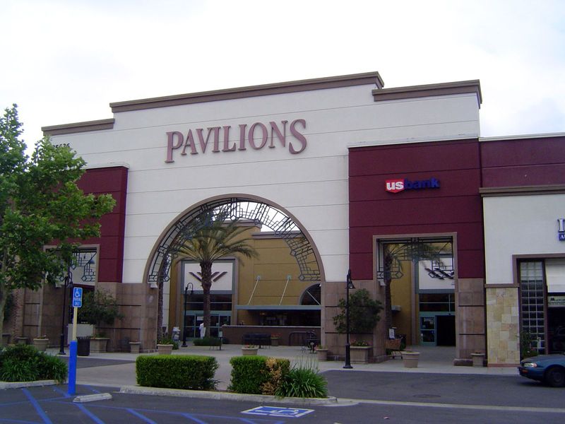 You have to hunt a bit to figure out that this is really a spiffed-up Safeway.