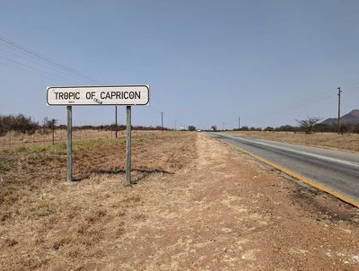Here we are on Highway R521 about 30 miles north of Polokwane alias Pietersburg. Still lost? No problem: we're about 220 miles north of Joha