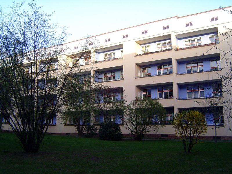 The apartments all had loggias. "Air, light, and sun" were still Taut's goals.