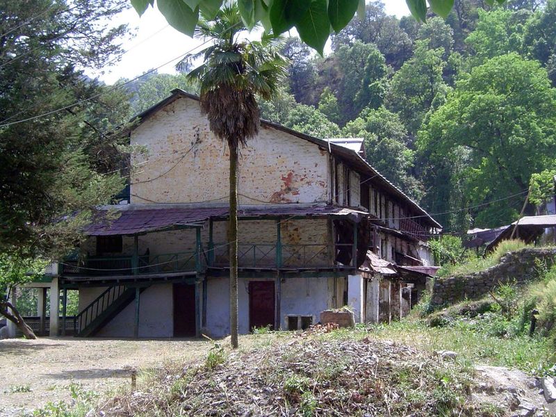 A second hotel, seen from the back.