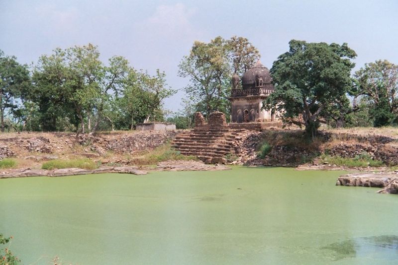 Several ponds or tanks hint at the fort's once-substantial population.