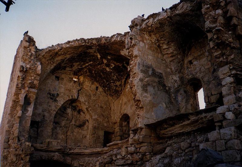 Much of Deir Istiya, but not all of it, is ruinous, like this structure, with the characteristic three-layer walls and domed ceilings of tra