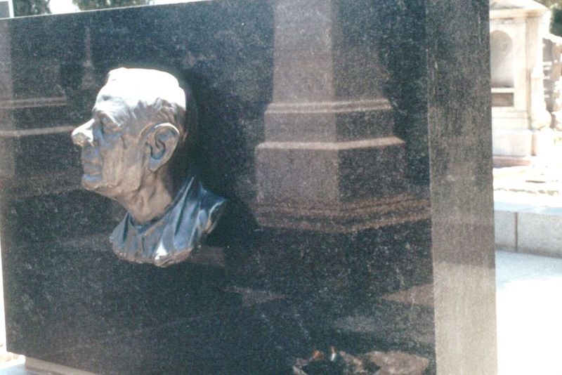 When apartheid prevailed, the cemetery was well maintained and proudly open to visitors. Here: Hendrik Verwoerd, the South African who becam