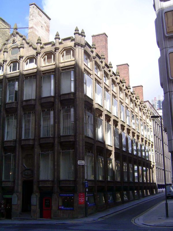 Across the street from the India Building, Peter Ellis designed the ahead-of-its-time Oriel Chambers, completed in 1864. The building was re