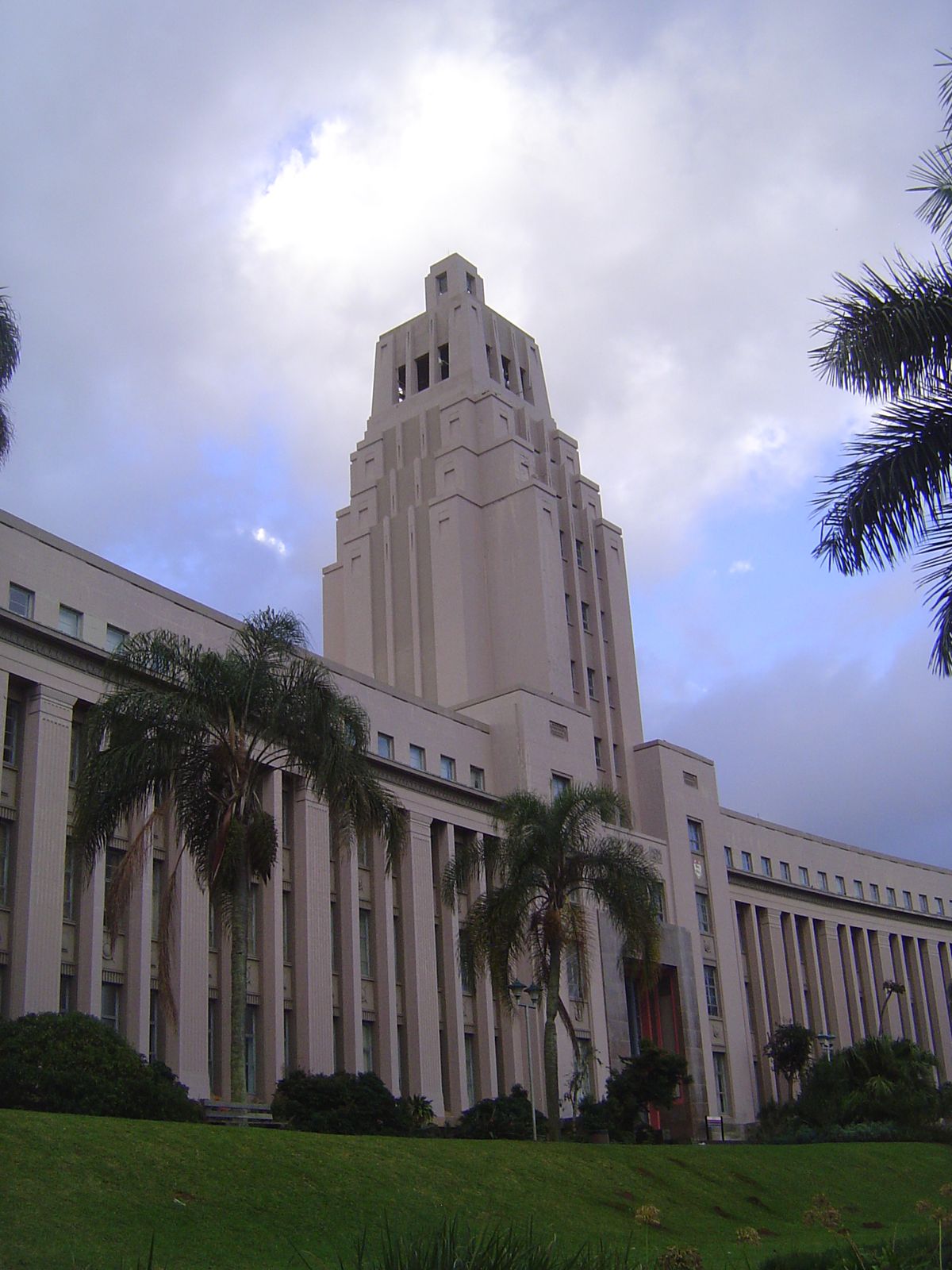 Next door to Howard College, the Memorial Tower Building or MTB opened in 1947 as a memorial to alumni who died in the war.