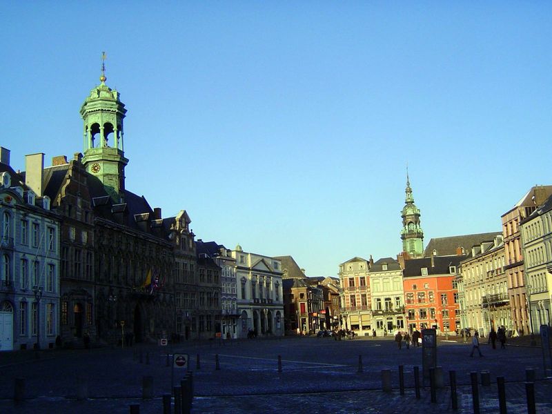 The Grand Place again, this time with the Town Hall on the left.