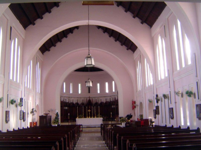 It's almost devoid of the plaques that fill such churches in places where the British stayed longer.