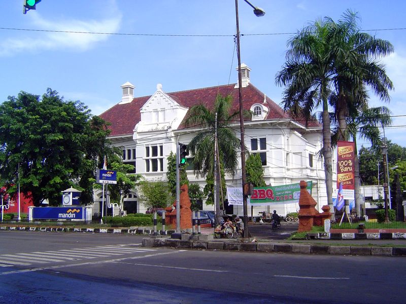 The Bank Mandiri is housed in a building from 1930. The bank was formed in 1999 to replace a number of failed banks. One of those banks was 