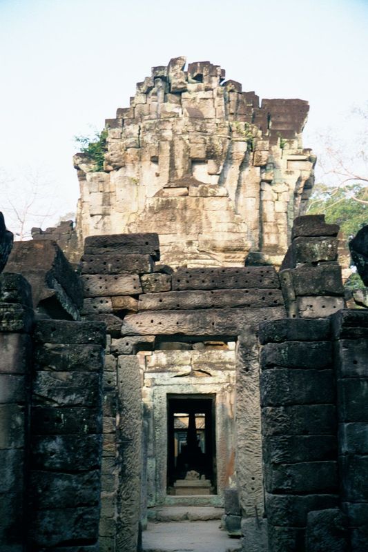 Approaching the sanctuary. The layout, centered on the sanctuary, is cruciform. Turn left south at the crossing, and you head to a section o
