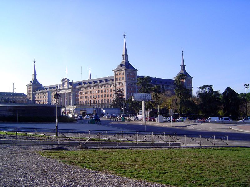 Facing it is this generic Alcázar that serves as Spain's Air Force headquarters. Goitia says that it was built as a "symbol of the Spanish e