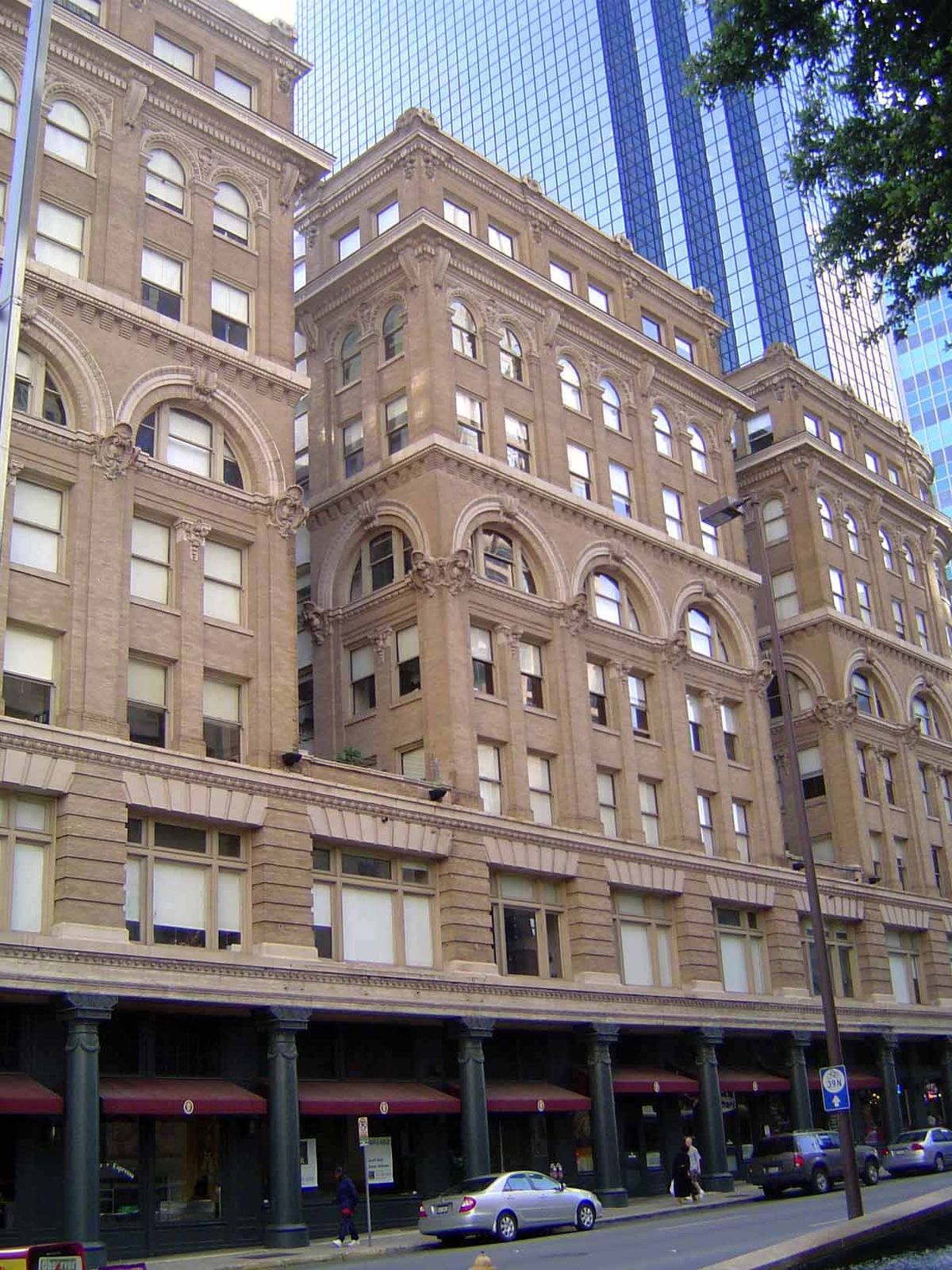 Apartments already fill the Wilson Building of 1903. Titche-Goettinger operated a department store in the lower floors until moving to a gra