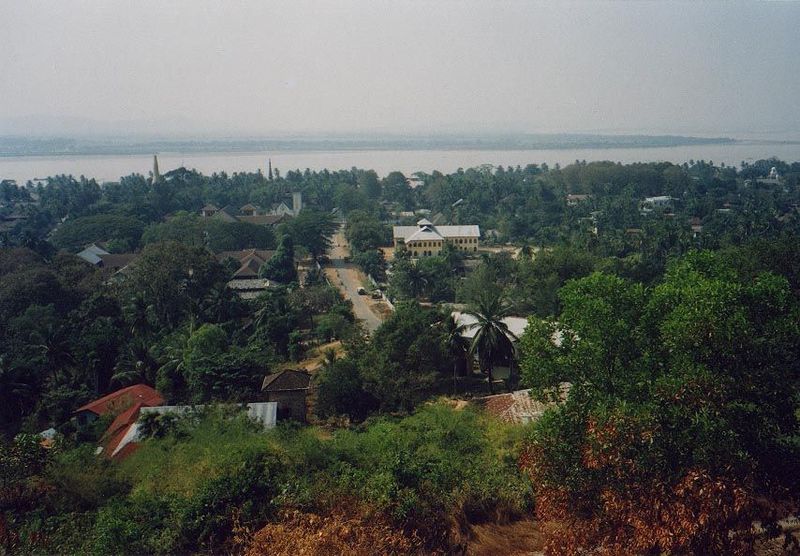 From a point on the ridge near the pagoda made famous by Kipling, there's a good view of the city's green core. In the distance, an island a