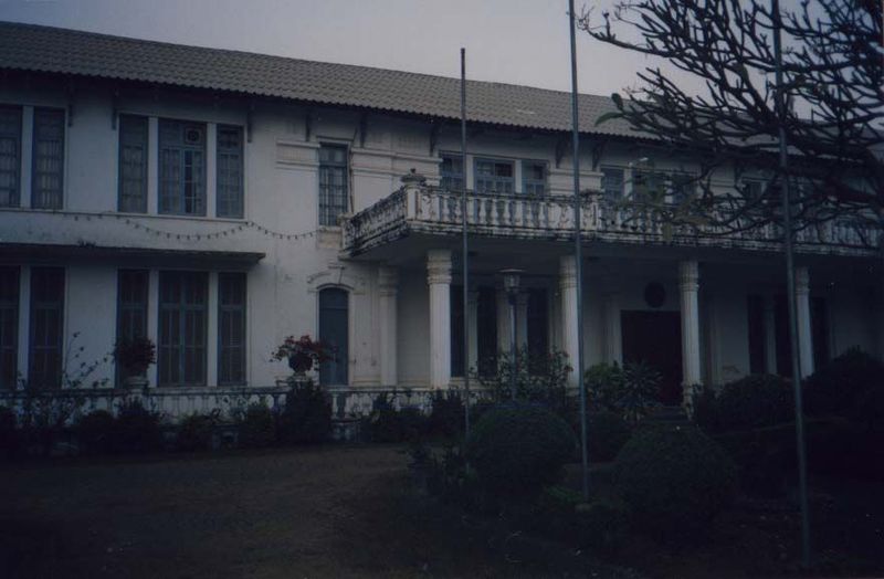 The old governor's palace, now the museum, is equally uninteresting.
