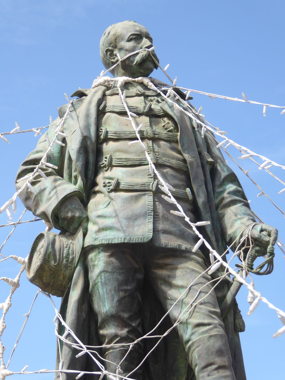 Kepi in hand, Faidherbe lived to fight in and survive by twenty years the Franco-Prussian War. Lucky guy.