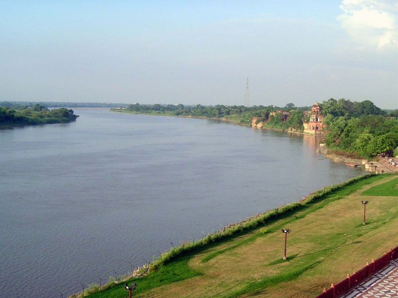 The view over the Jumna or Yamuna River. Delhi is a hundred miles upstream; the confluence with the Ganges is at Allahabad, at least twice t
