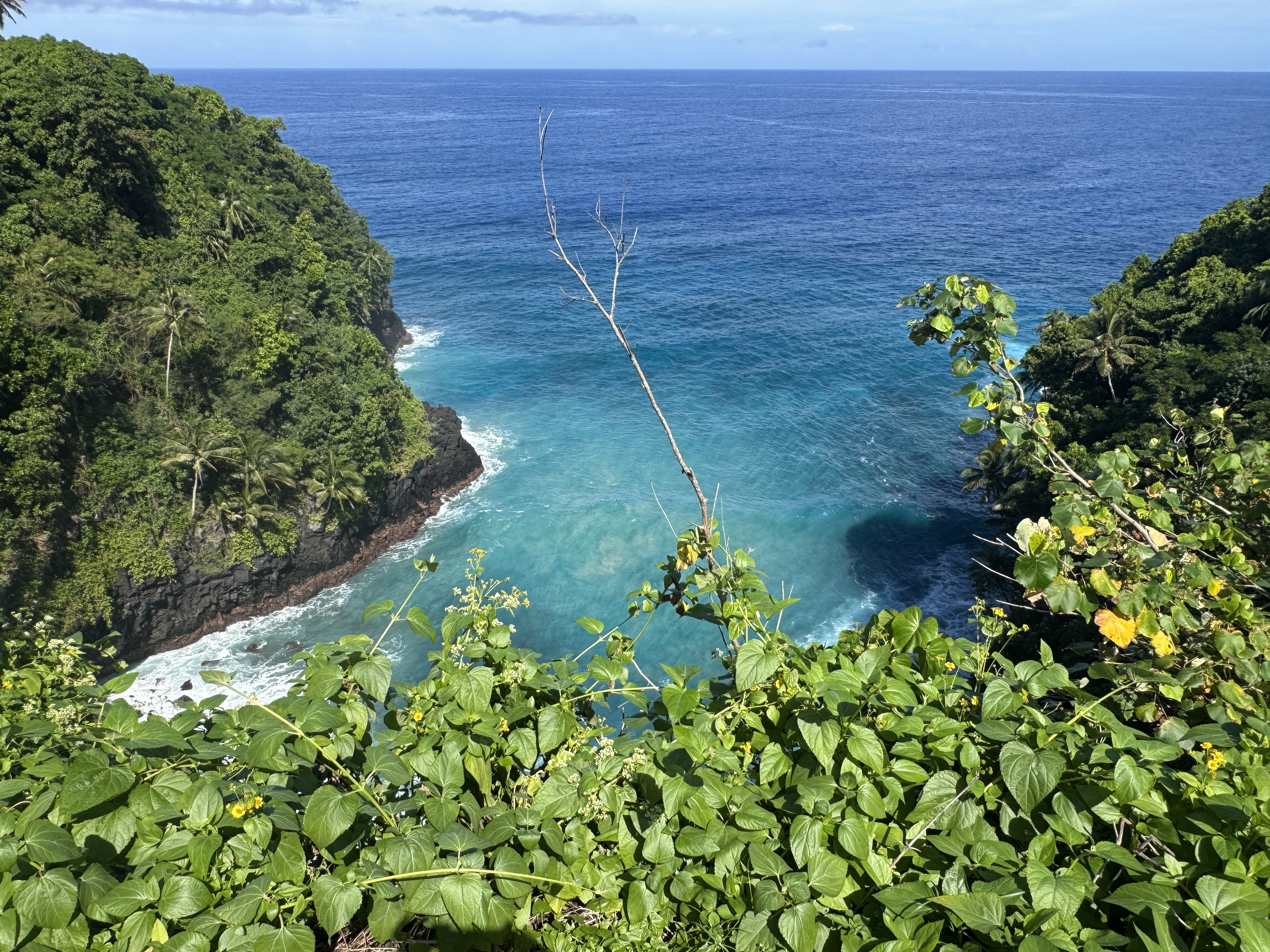 What's on the island for tourists to see?  One answer is a dramatic coast, although in this case, near Falelima at the western end of the so