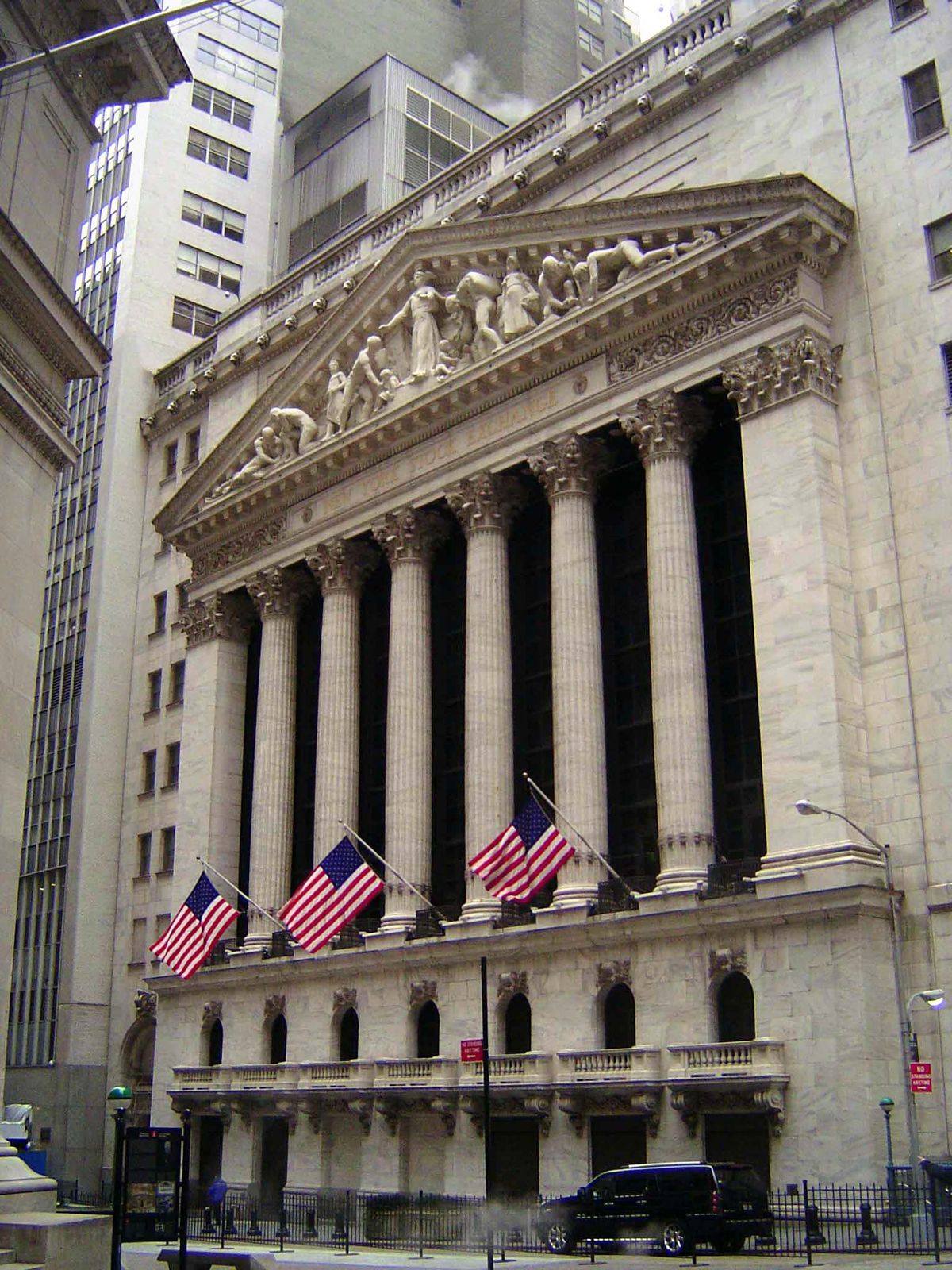 Kitty-corner to Federal Hall, the New York Stock Exchange, completed in 1903, is a good example of architectural tradition gone awry. The co