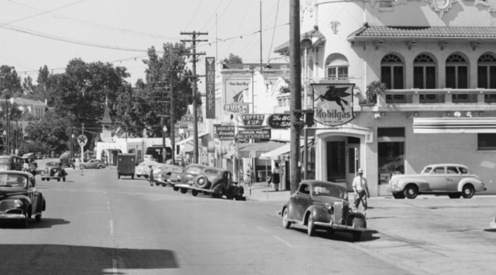 If you had gone another mile, you would have come up here, to a newer part of Auburn.

https://pitsenberger.com/historic-photos/otfemj8zo30h