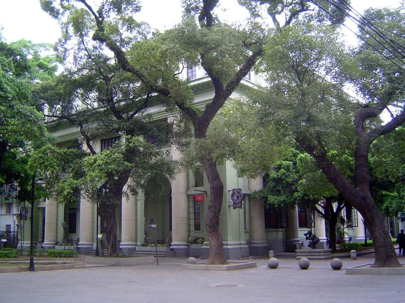 Across the street, Citibank now occupies most of the building of the Yokohama Specie Bank.