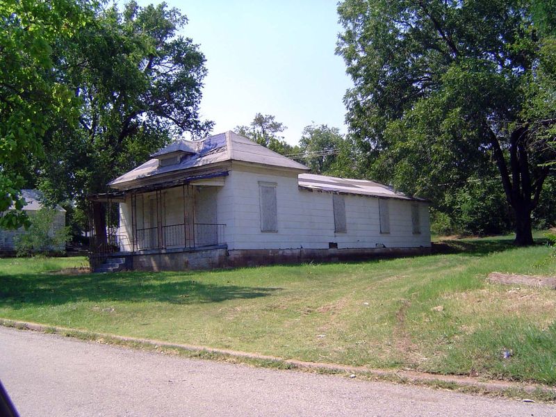 A house—no apparent address—in the 300 block of NE 3rd.