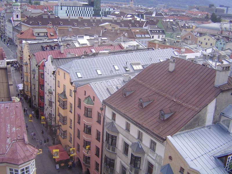 The Herzog Friedrich Strasse is another pedestrianized street. Note the long ridges and solidly built-up blocks, along with the modern build