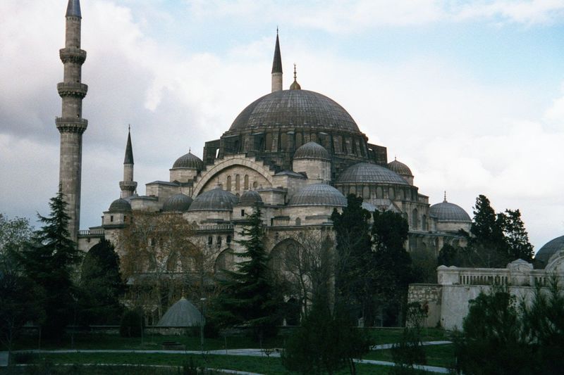 Another "imitation," although the belittling connotations of that word are unfair. This is the Suleymaniye Mosque, built by Sinan, the chief