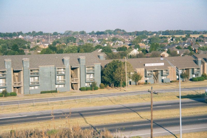 Feel the commuting field? The pulse of "journey-to-work"? This, too, was taken from Mt. Williams, looking across Interstate 35 at apartments
