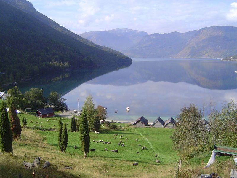 Ultimately, the lake drains into the Sognedalfjord, another branch of the Sognefjord and separated by a mountainous ridge from the main stem