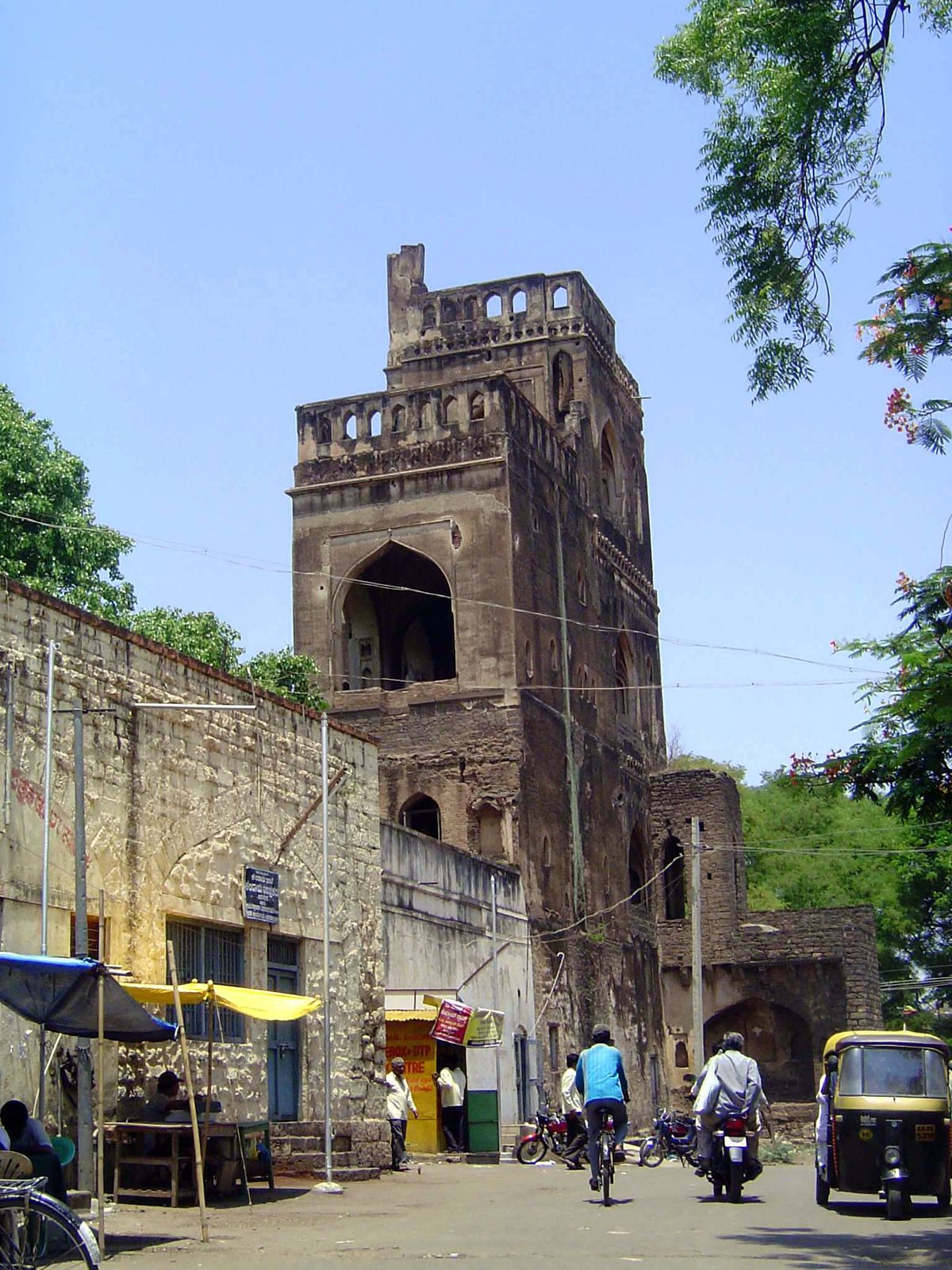 The Sat Manzili or Seven Storied Palace. Five floors survive, reputedly part of a palace built by 1583 by Ibrahim. Perhaps it was a lookout 