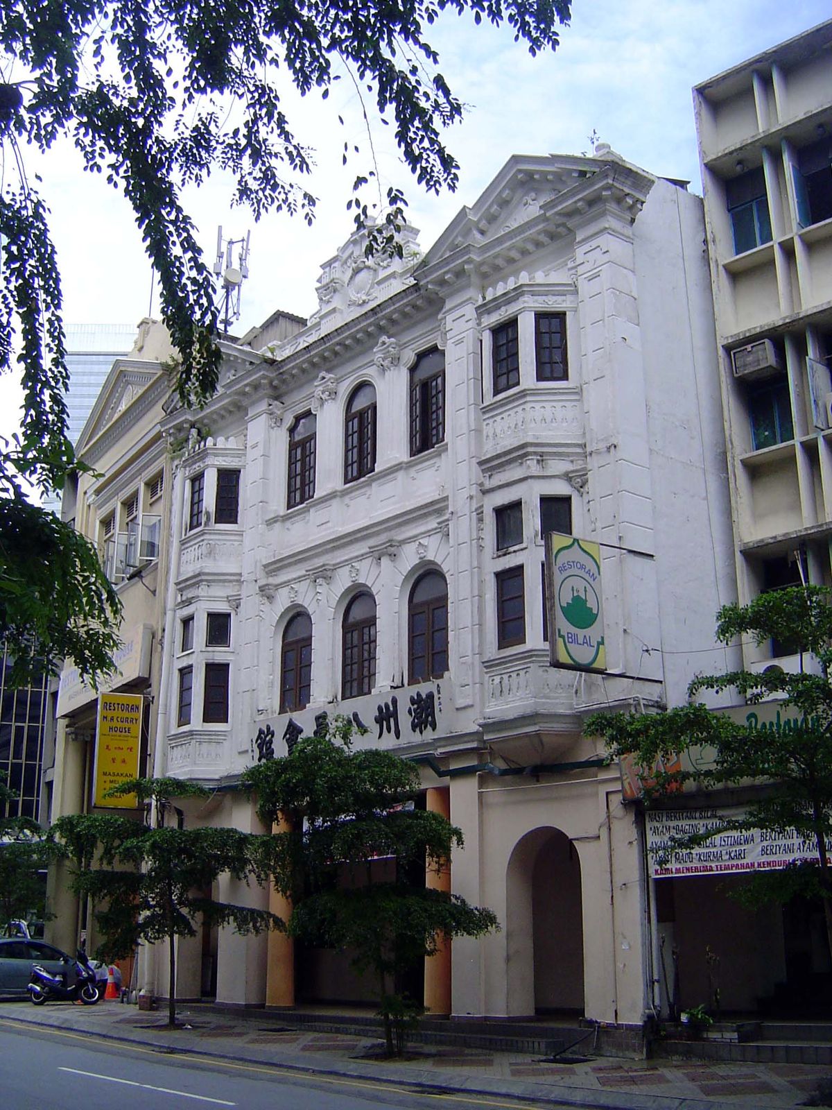 Some shophouses were not only ornamented but provided with two upper stories.