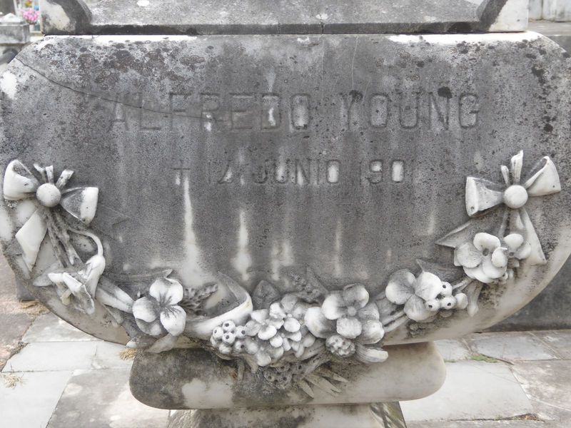 The inscription is laconic.