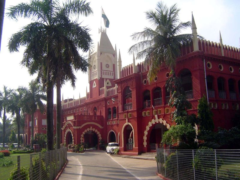 Back in the days when Orissa and Bihar were a single province, Cuttack was the seat of the circuit court of the Patna High Court. From 1930,