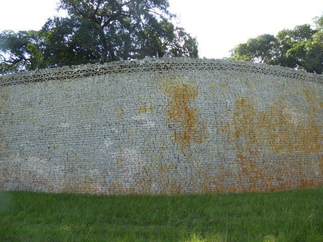 The total wall length is close to 800 feet. Garlake reminds us p. 27 that this is "by far the largest single prehistoric structure in sub-Sa
