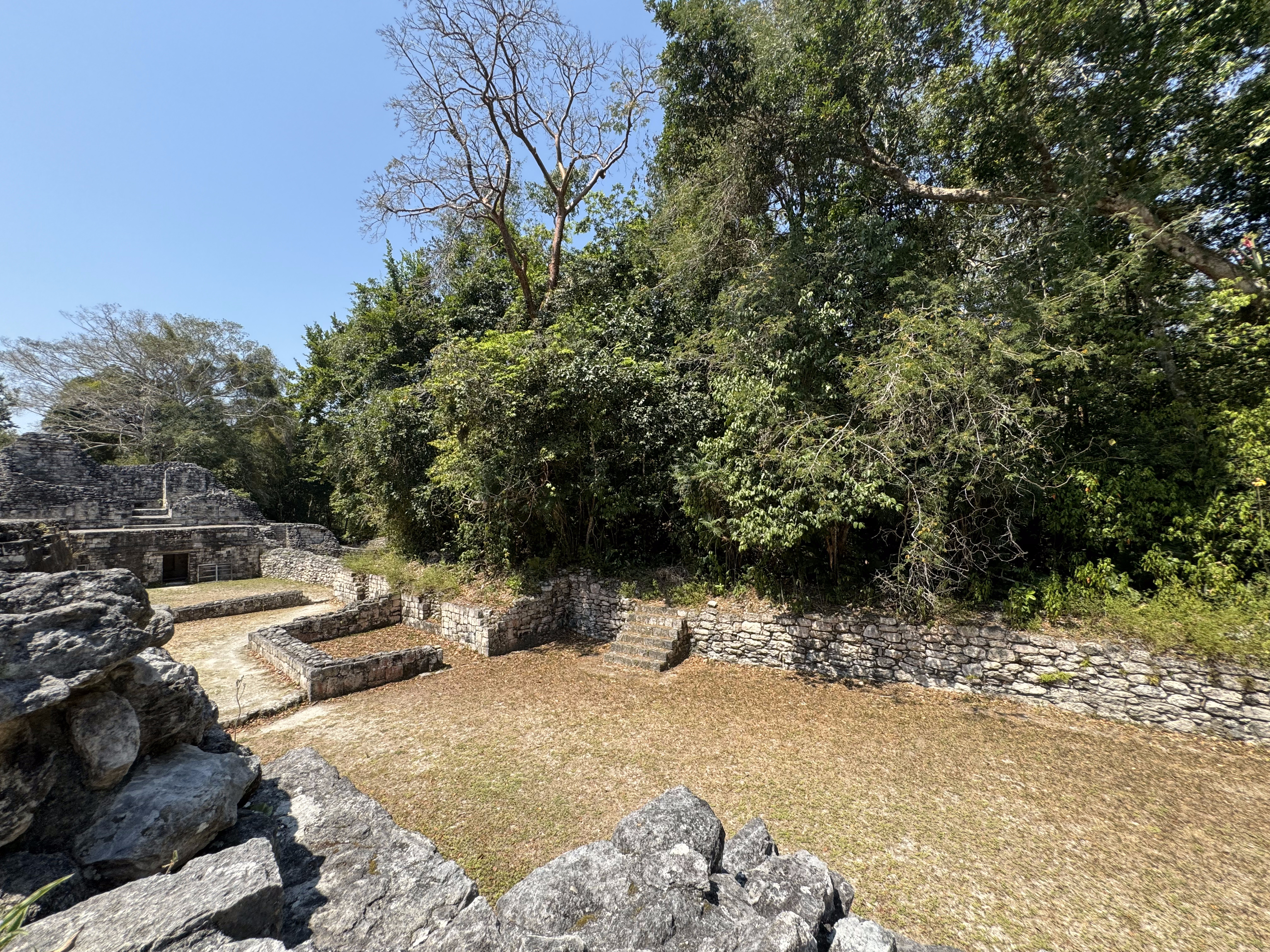 No crowds at all.  Nobody in this courtyard behind Structure 10.  I'm just not sure if the ghosts are a thousand years old or 50.