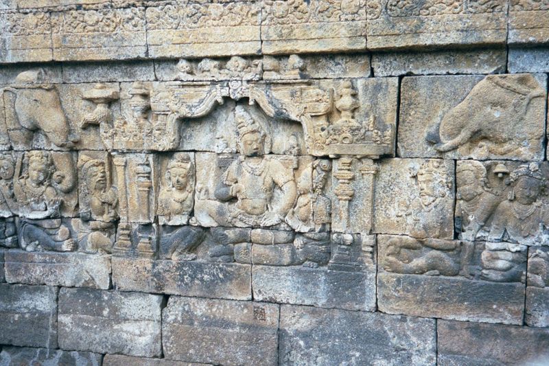 Sudhana returns, bringing booty but finding his wife gone.