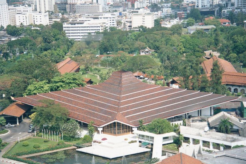 Twenty-six of those acres were leased for the Siam Intercontinental Hotel, which was designed by Joseph Salerno and opened in 1964. The roof