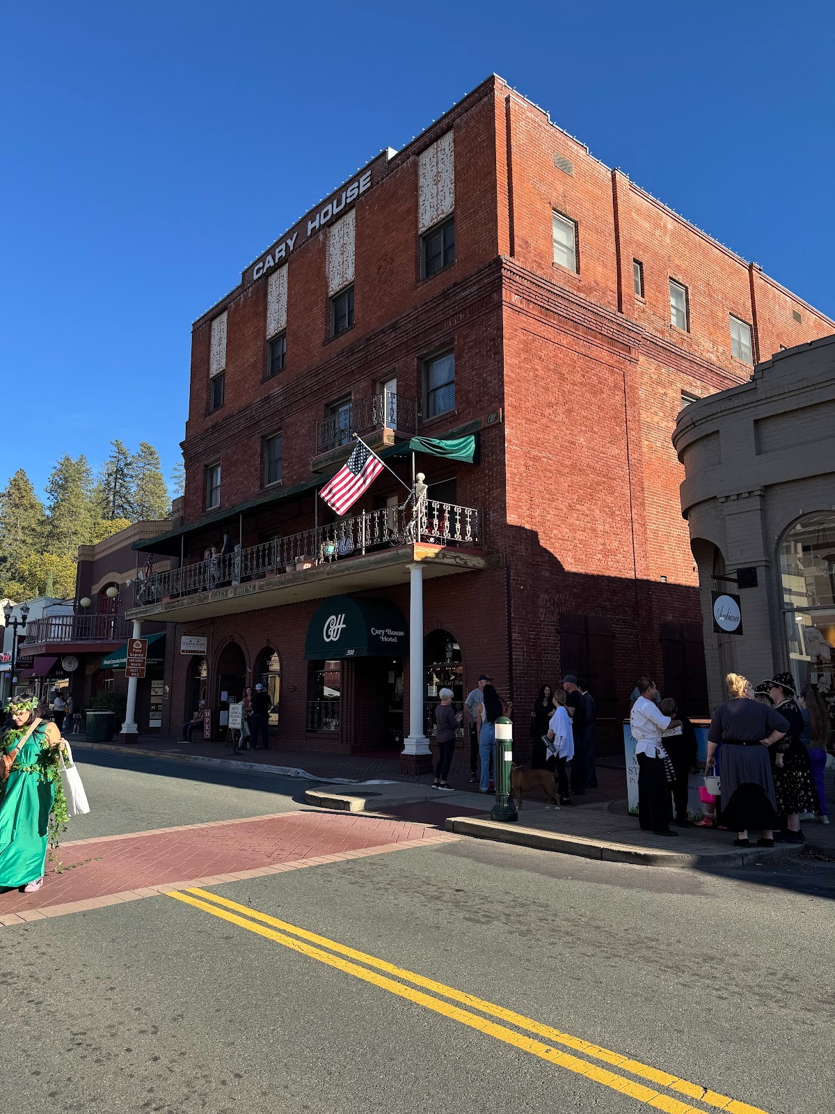 In the Cary House, Placerville does have another old brick of a hotel.