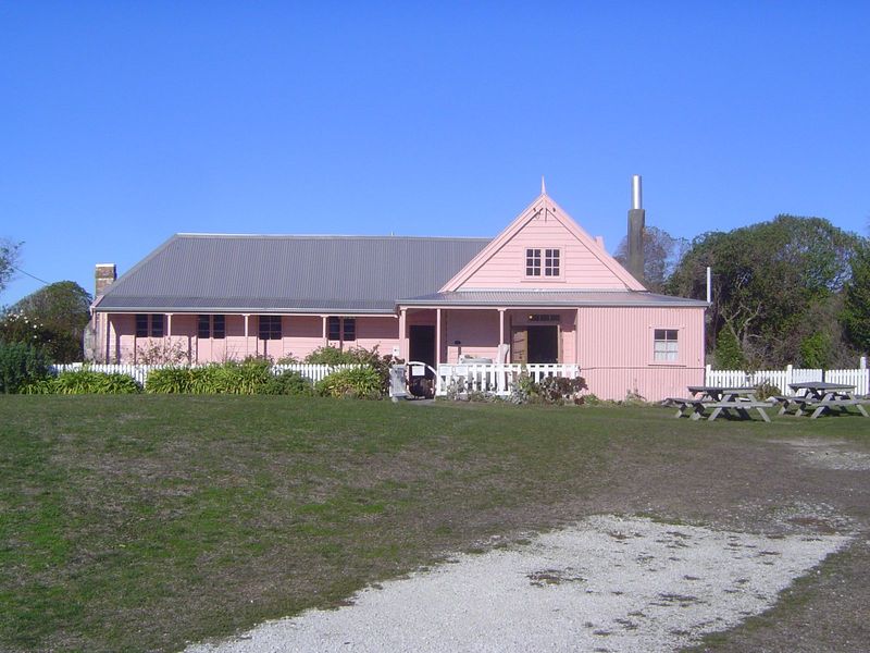 The Fyffe House, a remnant of a whaling station established in 1842. Back then, everybody wanted to kill sperm whales. The wing on the left 