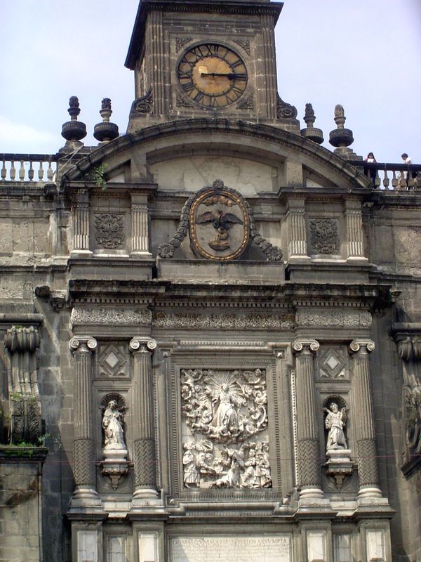Construction work went on so long that tastes changed as the cathedral rose. Arciniega's Renaissance base supports a Baroque tier and above