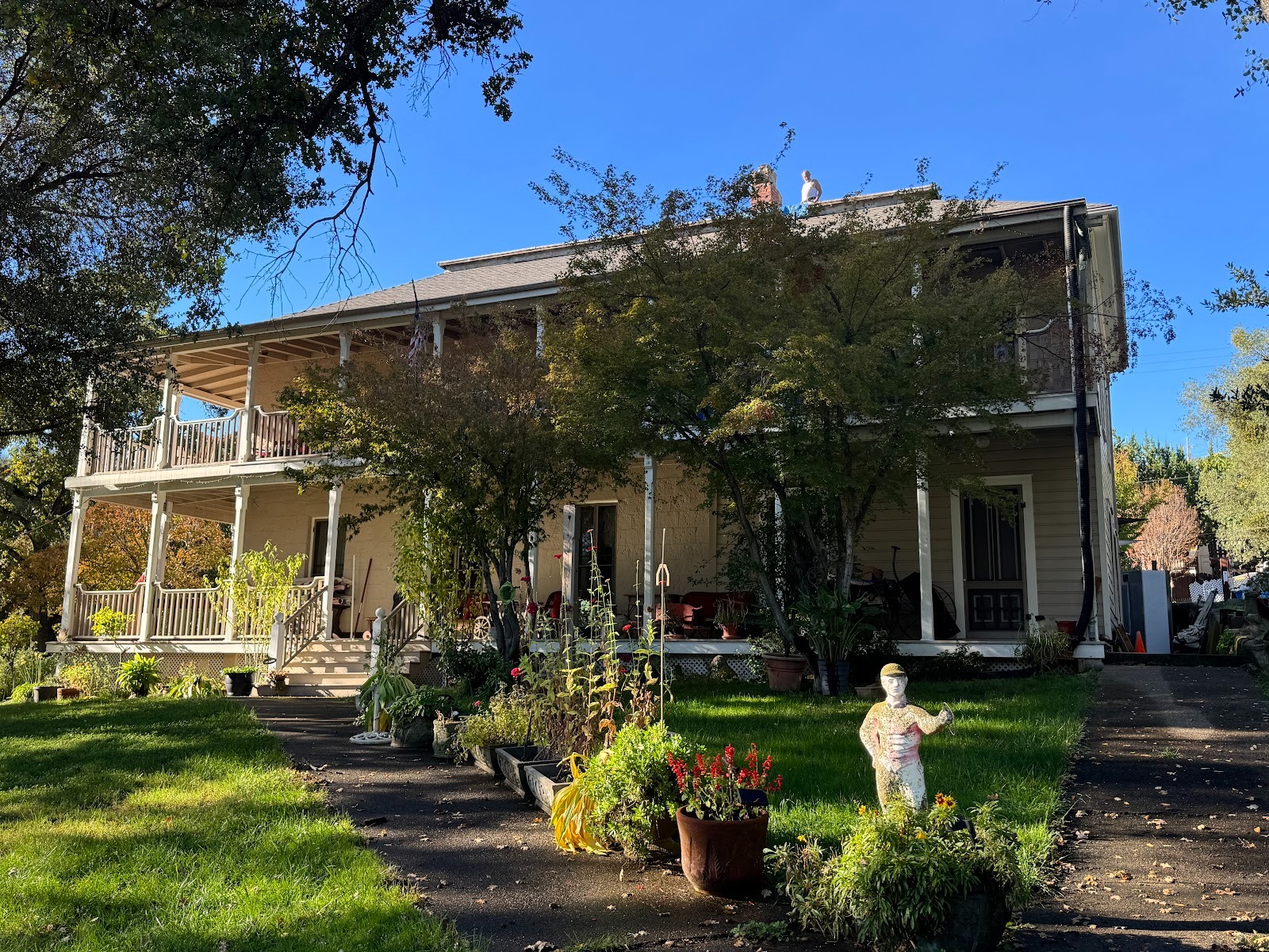 The most spectacular home in town is the Utica Mansion, close to the town's historic center.  It was built by the owners of the adjoining Ut