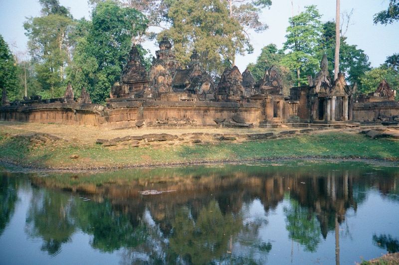 A moat surrounds this small temple, shown here from the southeast: the walls inside the moat are approximately 40 meters long. Inside, there