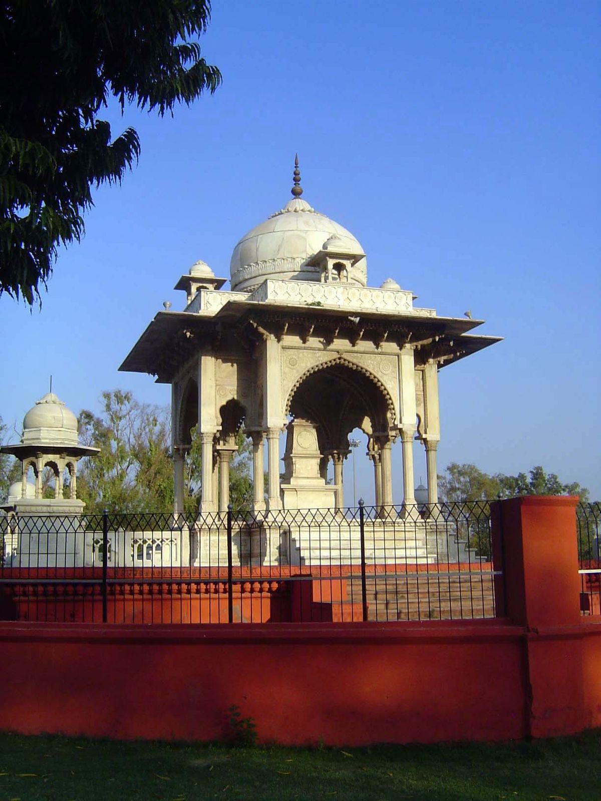 Another kiosk, this one originally with a bronze statue of Queen Victoria.