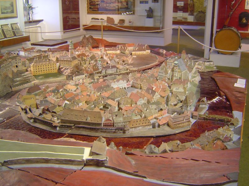 The town's museum has a splendid ceramic model of the town as it was in the year 1800, when it was as it remained until World War II the pro