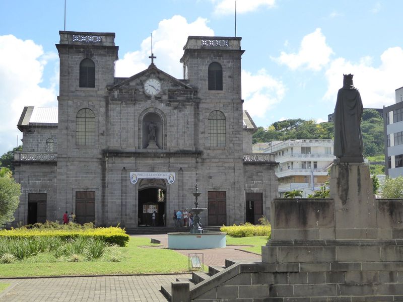 Here it is. A parish church had been built here in the 1720s, but the foundation proved unstable, and the church was rebuilt in 1813. In 184