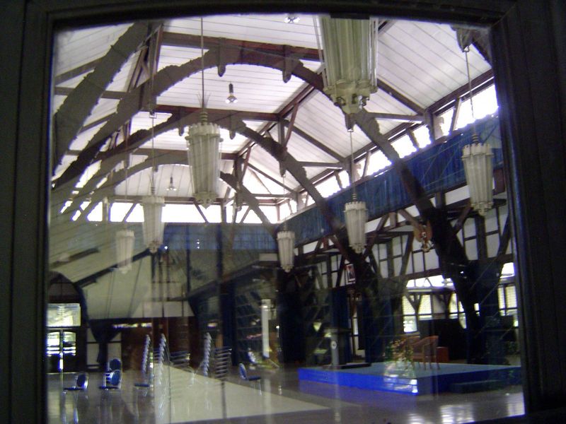 Under the traditional roof, astonishingly, there are non-traditional supports of wood formed into parabolic arches. The architect was Henri 