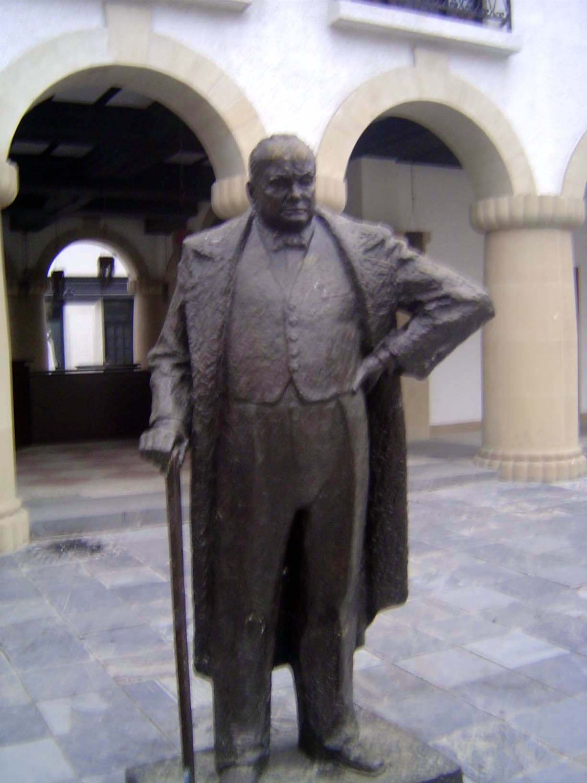 Another guard, near the town hall. Hunt a bit and you may also find the town's statues of Florence Nightingale and Shakespeare.

Like this p